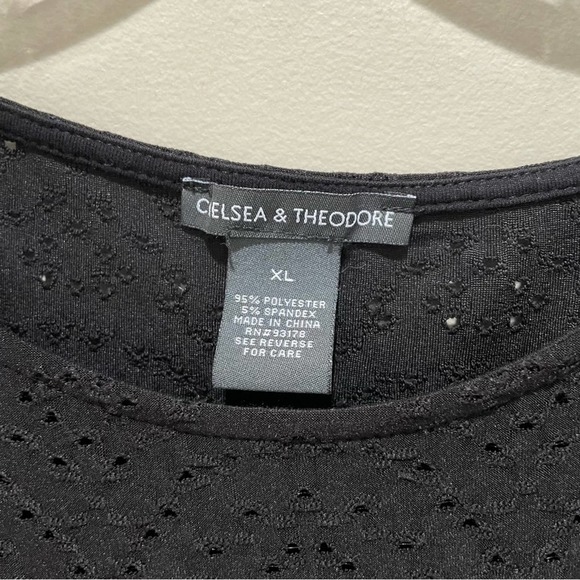 Chelsea & Theodore Flutter Sleeve Eyelet Top Black Size XL - Picture 6 of 6